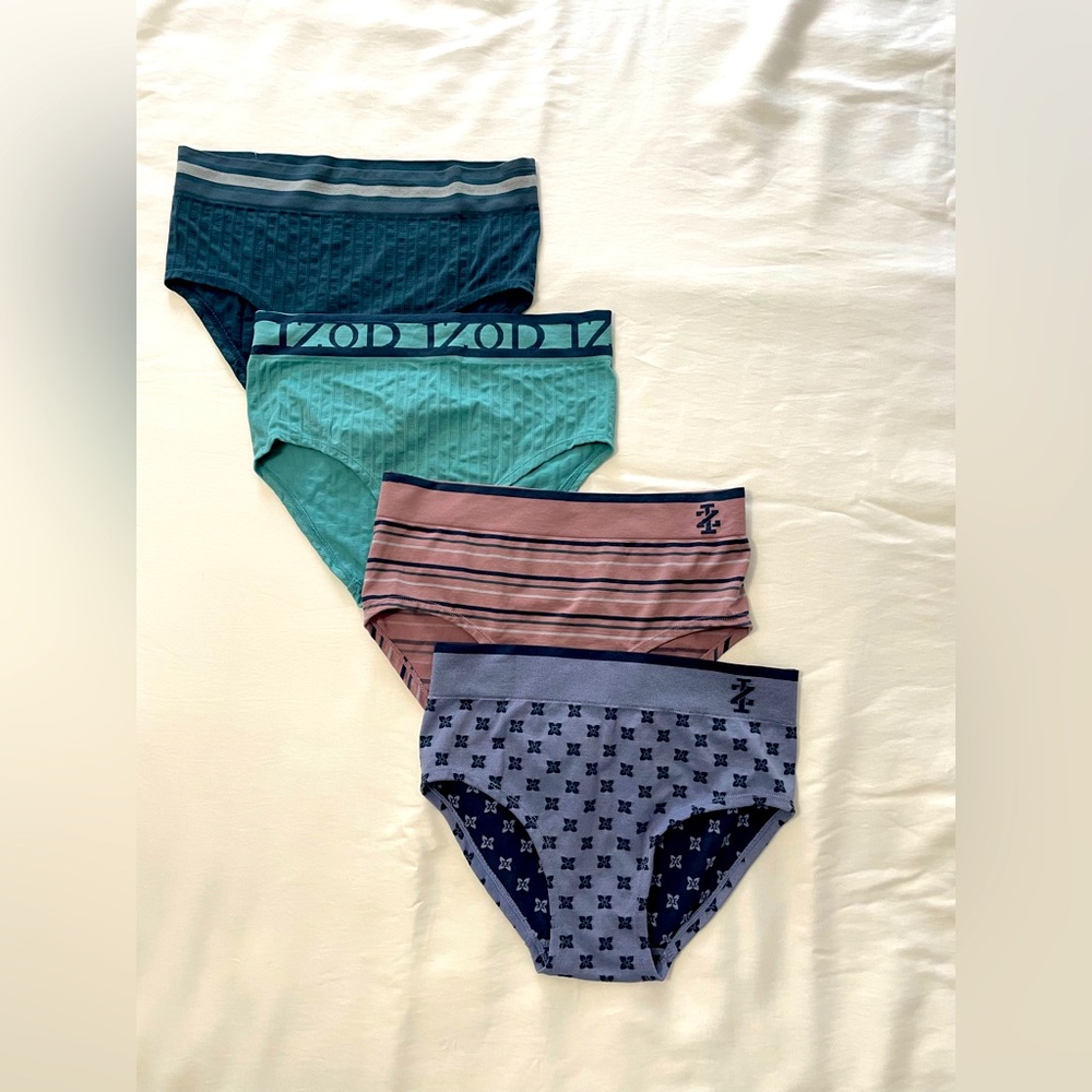 NWOT set of 4 Izod women’s underwear Sz M